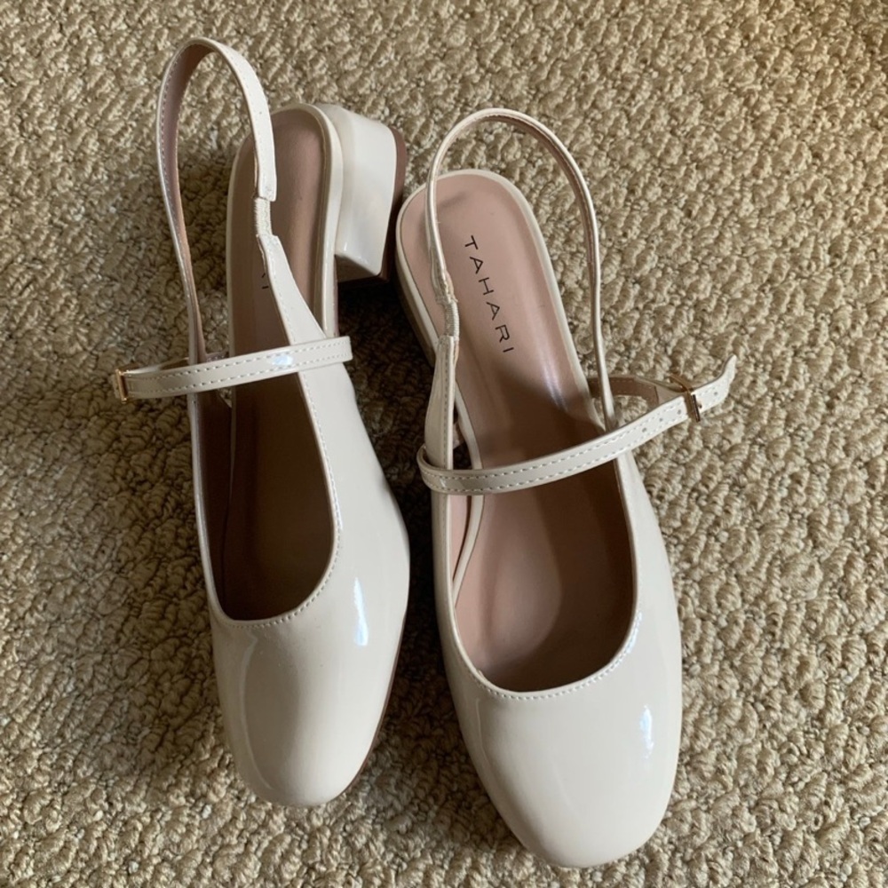 NWOT Tahari Women's Cream Mini Heels